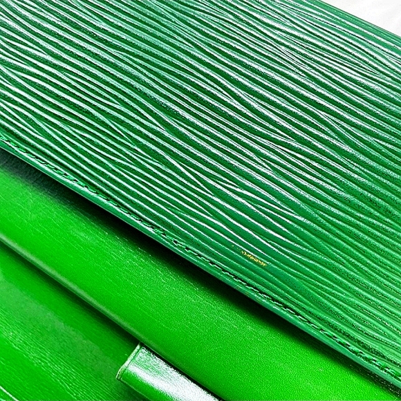 LOUIS VUITTON AUTHENTIC GREEN EPI LEATHER WALLET EUC - Picture 10 of 14